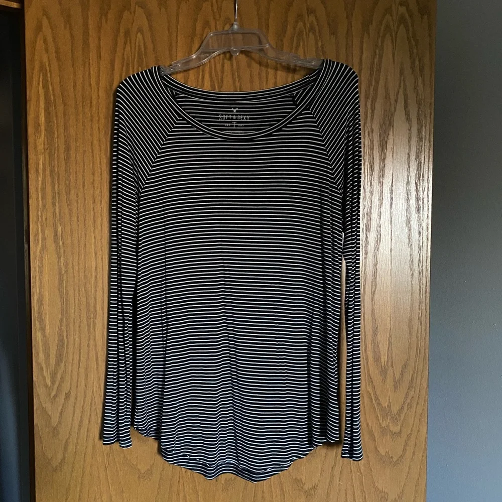 American Eagle Top - Picture 3 of 3